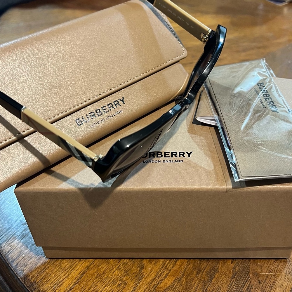 Burberry Black Sunglasses with Case